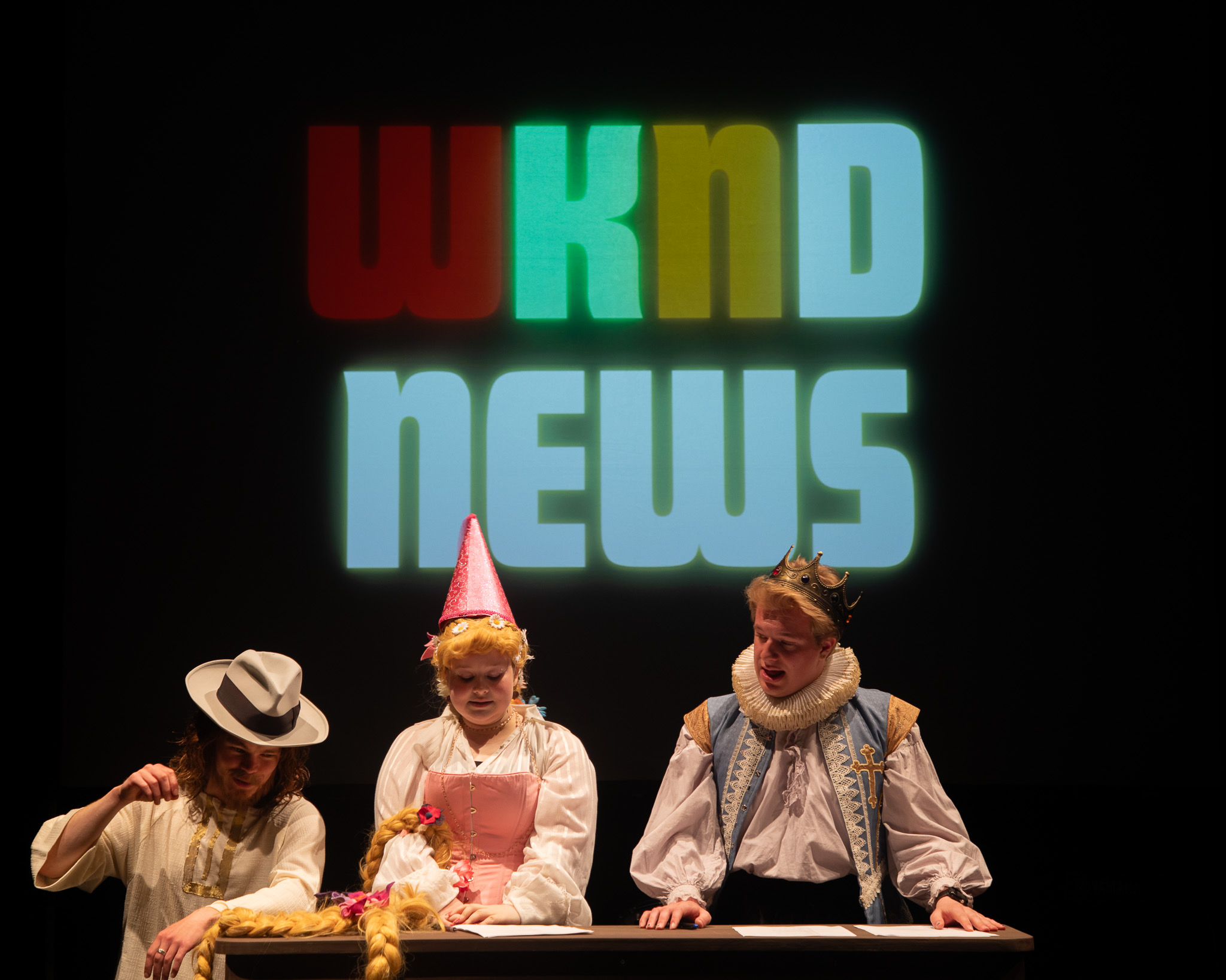 Show photo 2