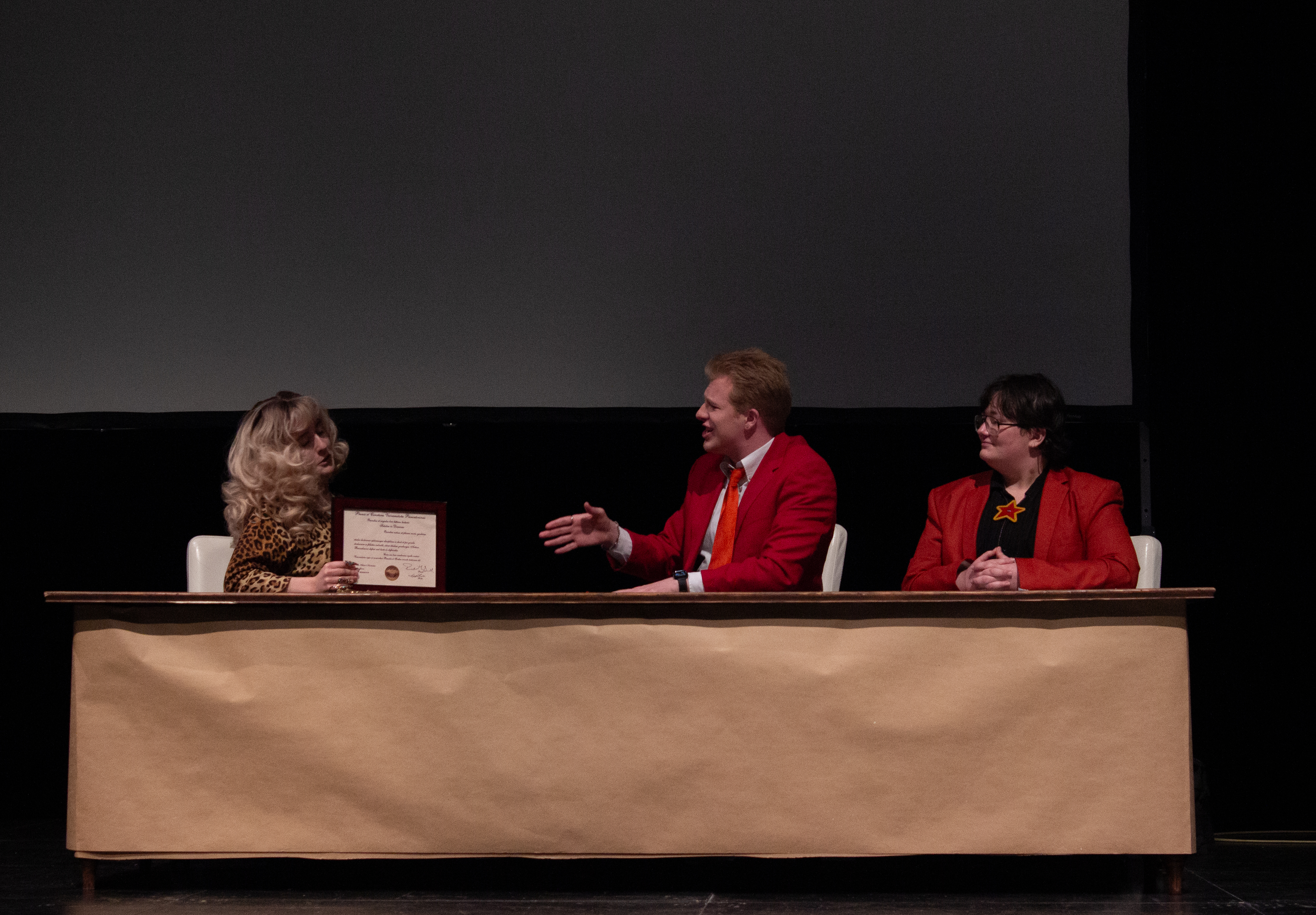 Show photo 6