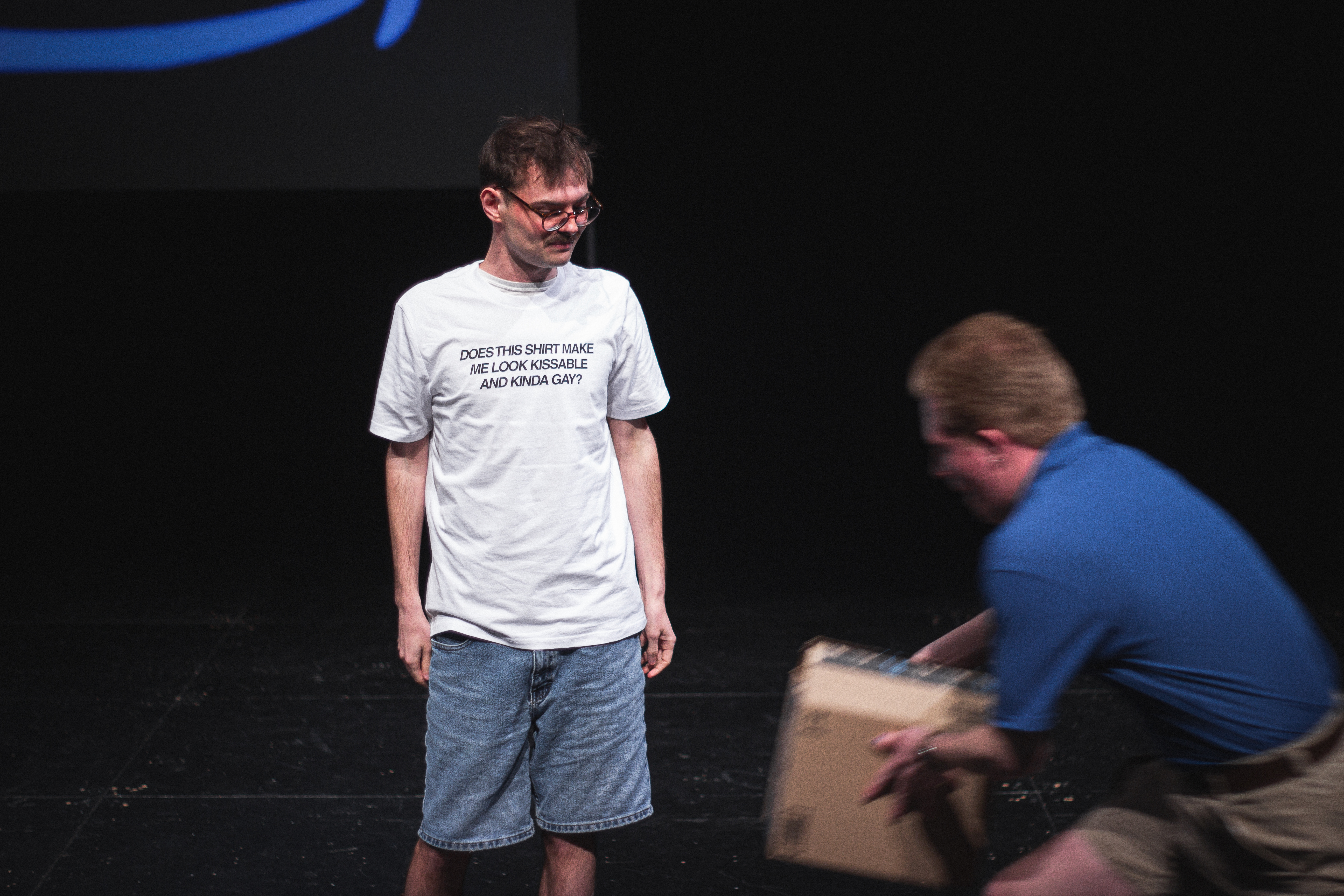 Show photo 12